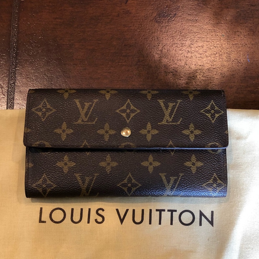 Authentic Louis Vuitton wallet. Like new